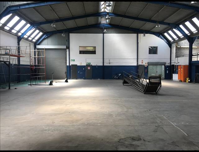 1,300M² FACTORY RENTED IN BEACONVALE